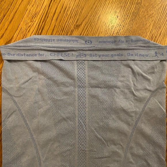 2 older lulu swiftly tech tank tops - Picture 8 of 9